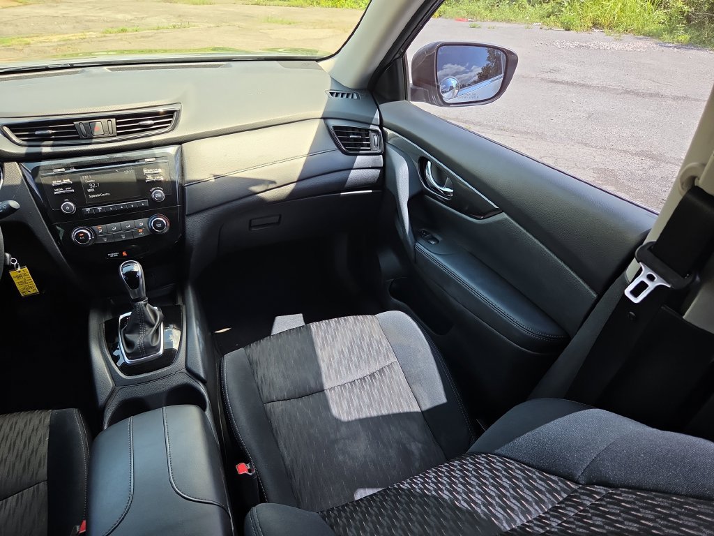 Used 2017 Nissan Rogue S FWD image 12