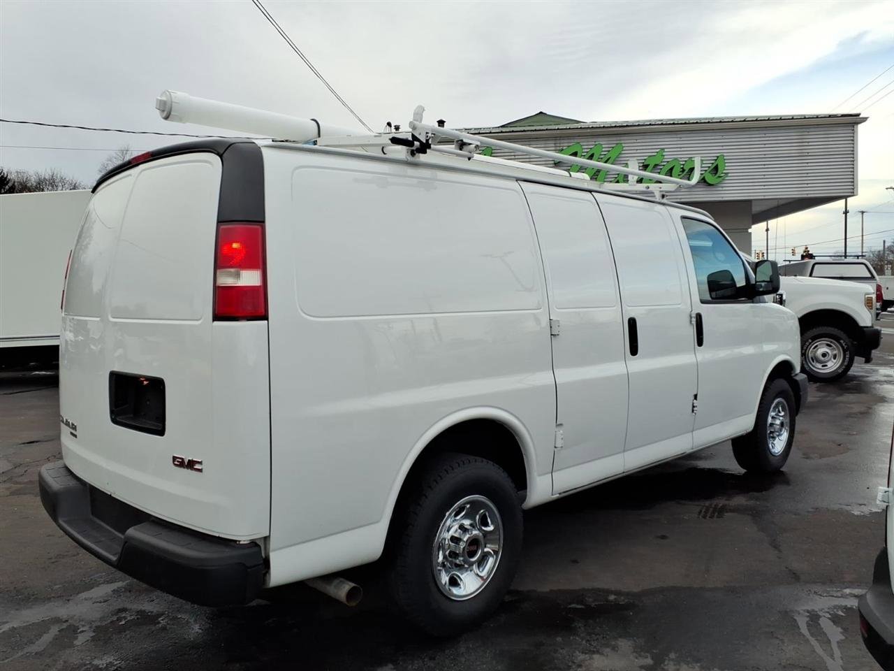 Used 2015 GMC Savana 2500 RWD image 5