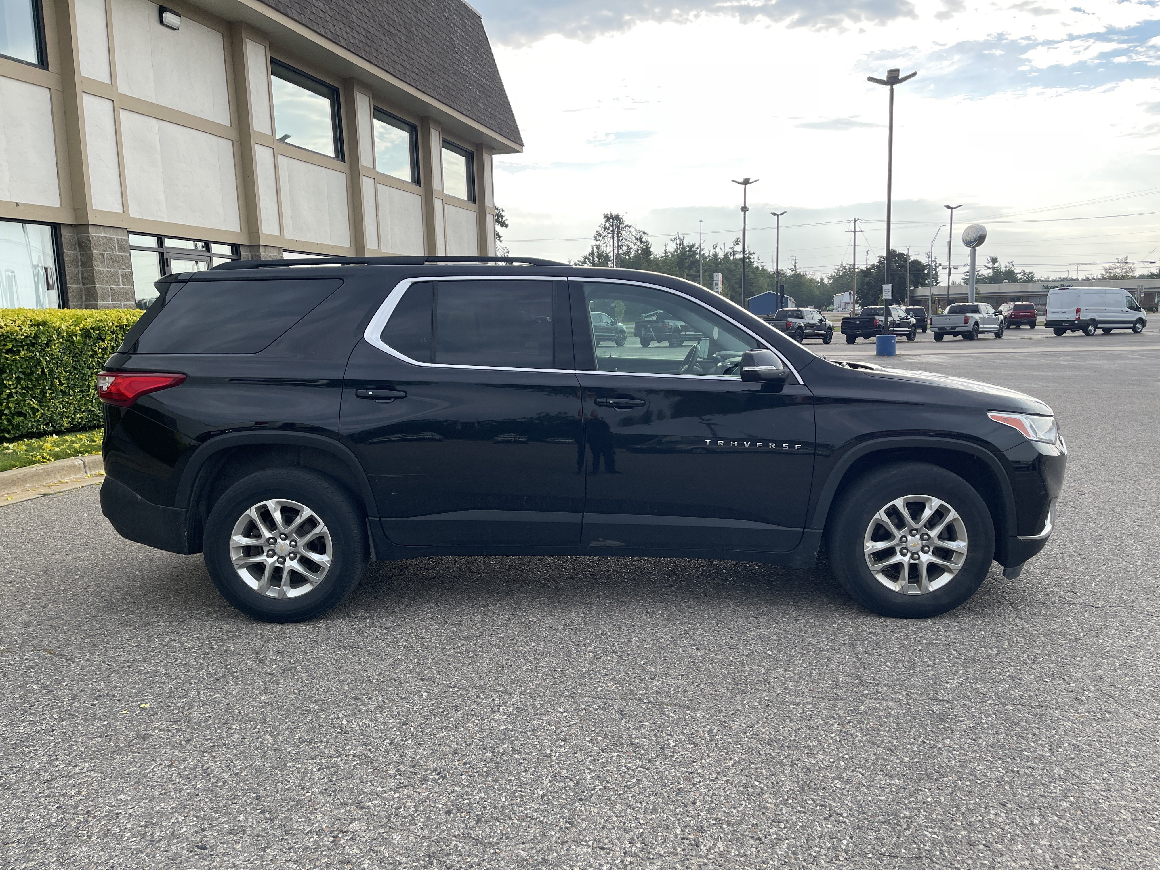 Used 2021 Chevrolet Traverse LT w/ LPO, Floor Liner Package AWD/4WD image 3
