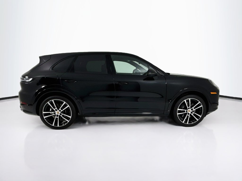Certified 2025 Porsche Cayenne AWD/4WD image 8