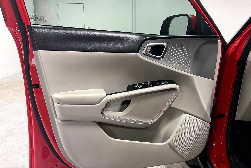Used 2023 Kia Soul LX FWD image 21