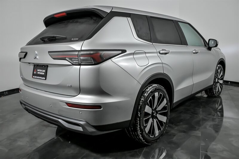 New 2026 Mitsubishi Outlander SE AWD/4WD image 8