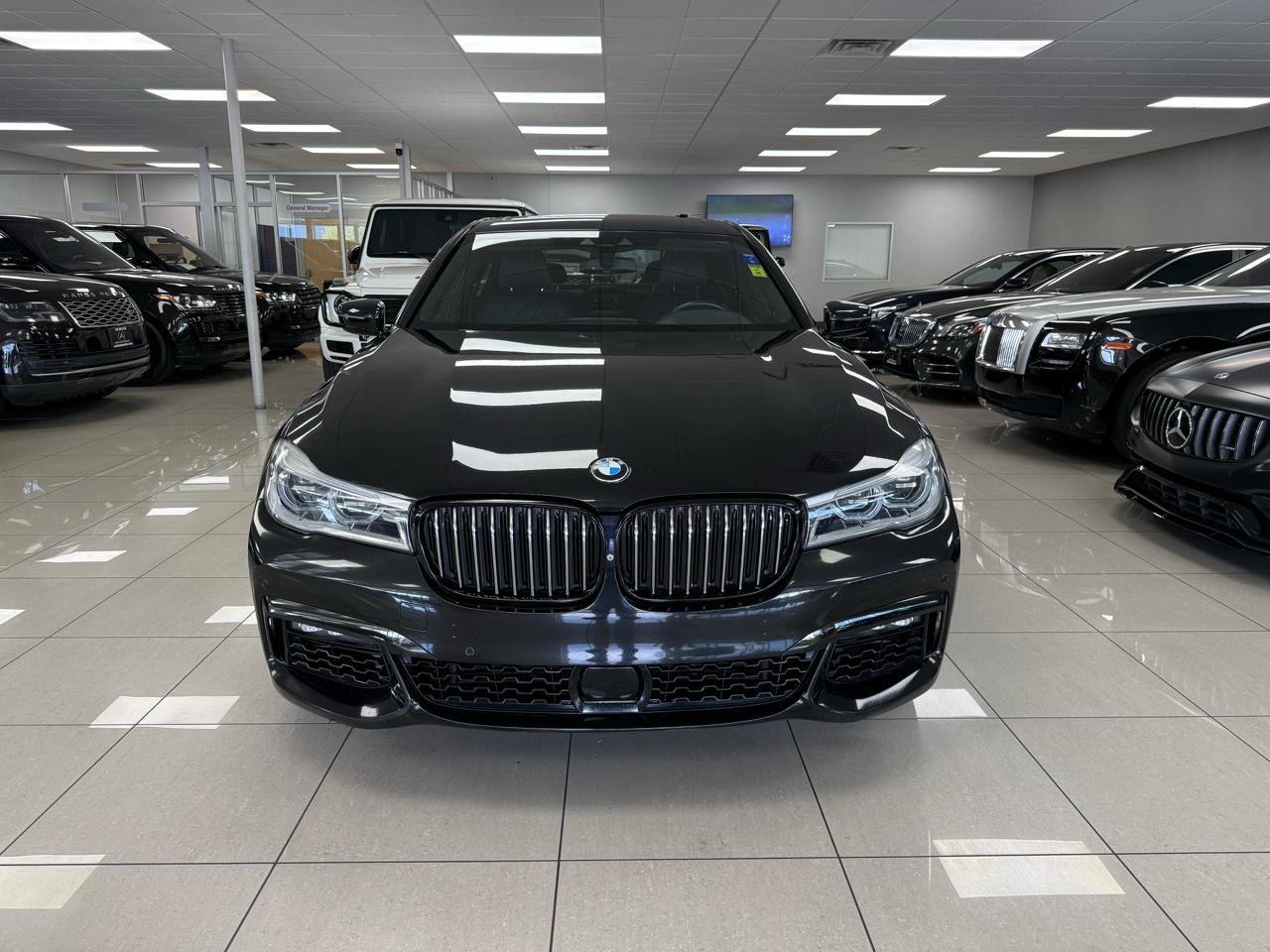 Used 2018 BMW 750i image 4