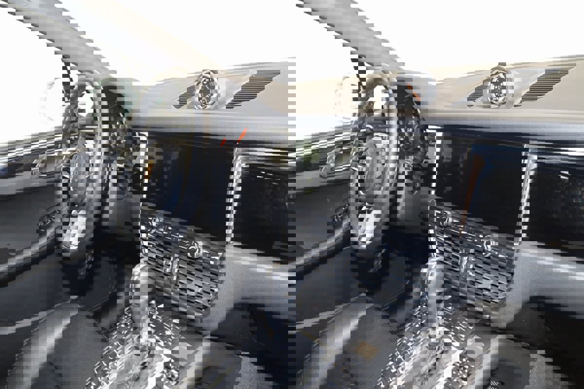 Used 2021 Porsche Macan image 50