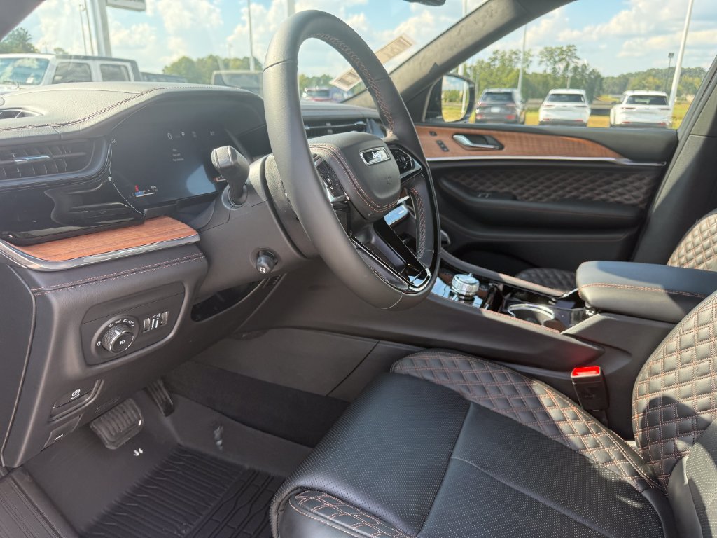New 2027 Jeep Grand Cherokee Summit AWD/4WD image 4