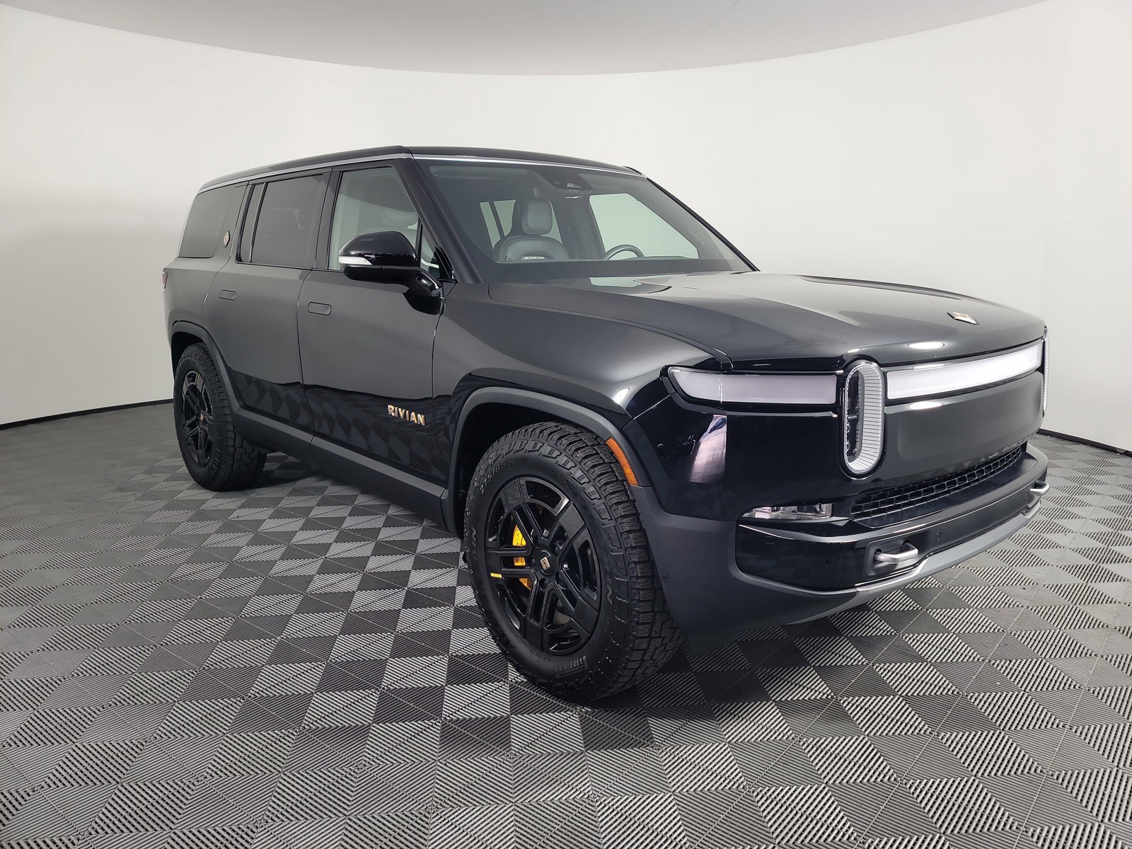 Used 2024 Rivian R1S Adventure image 7