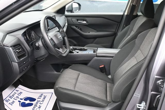 Used 2025 Nissan Rogue SV FWD image 13