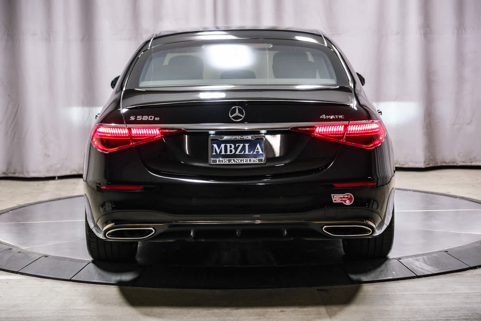 Used 2023 Mercedes-Benz S 580e 4MATIC Sedan image 3