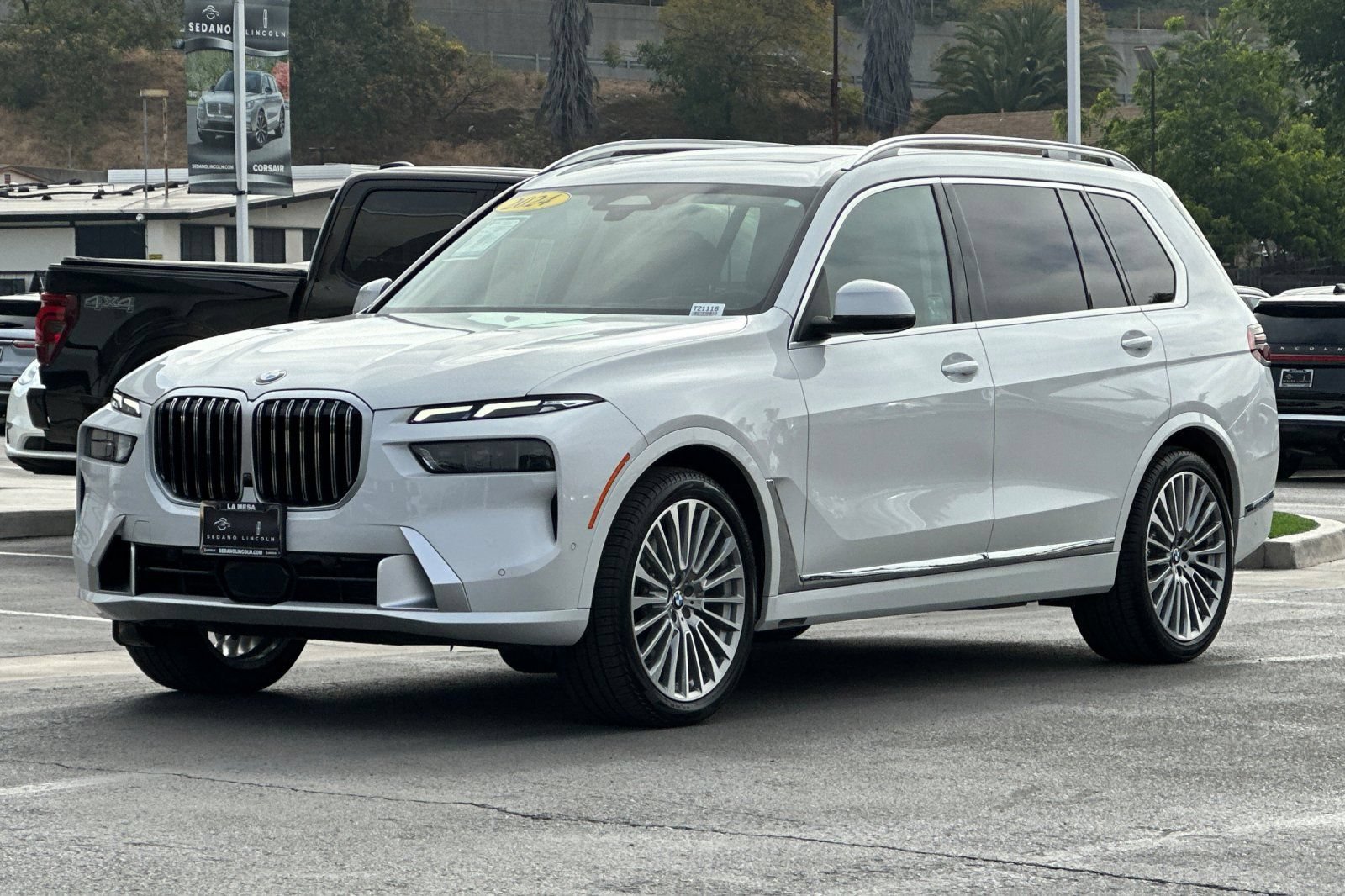 Used 2024 BMW X7 xDrive40i w/ Premium Package AWD/4WD image 7