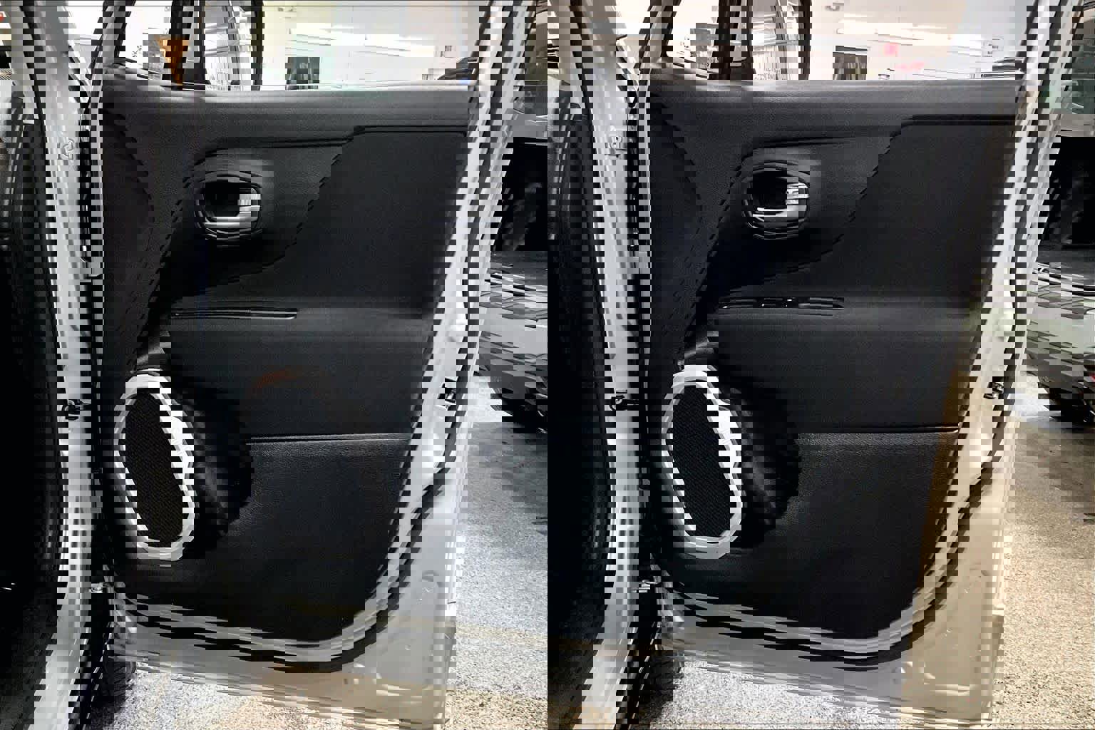 Used 2020 Jeep Renegade Latitude w/ Cold Weather Group image 22