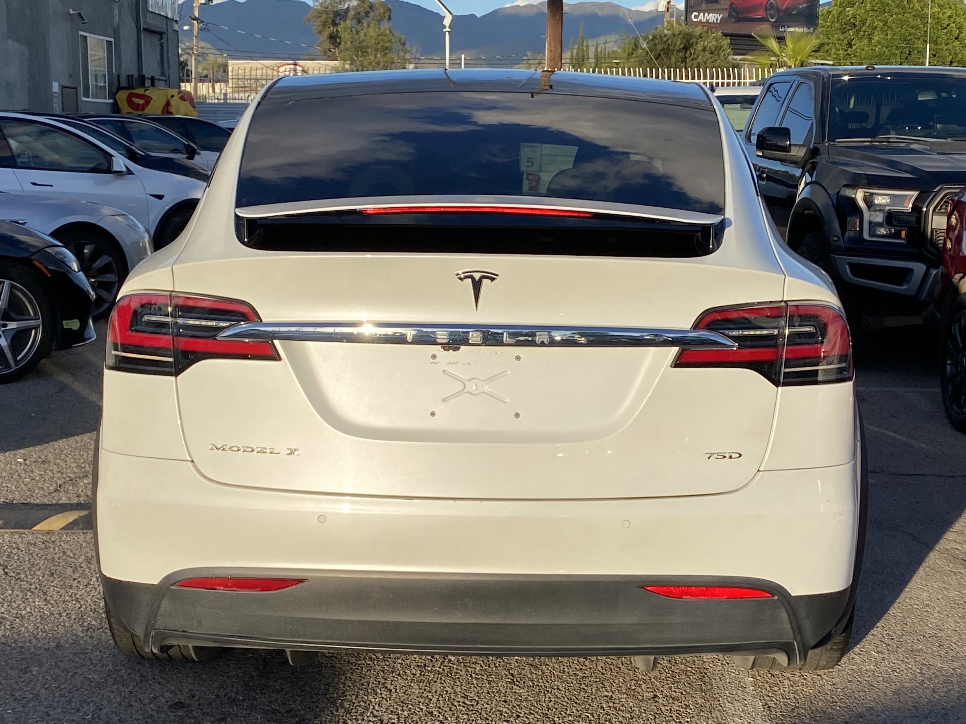 Used 2018 Tesla Model X 75D image 11