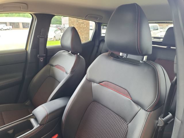 Used 2025 Nissan Kicks SR AWD/4WD image 11