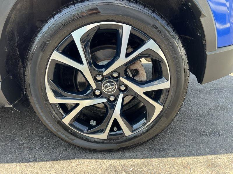 Used 2018 Toyota C-HR XLE FWD image 25