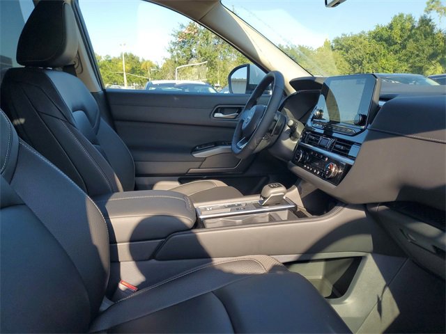 New 2025 Nissan Pathfinder SL image 35