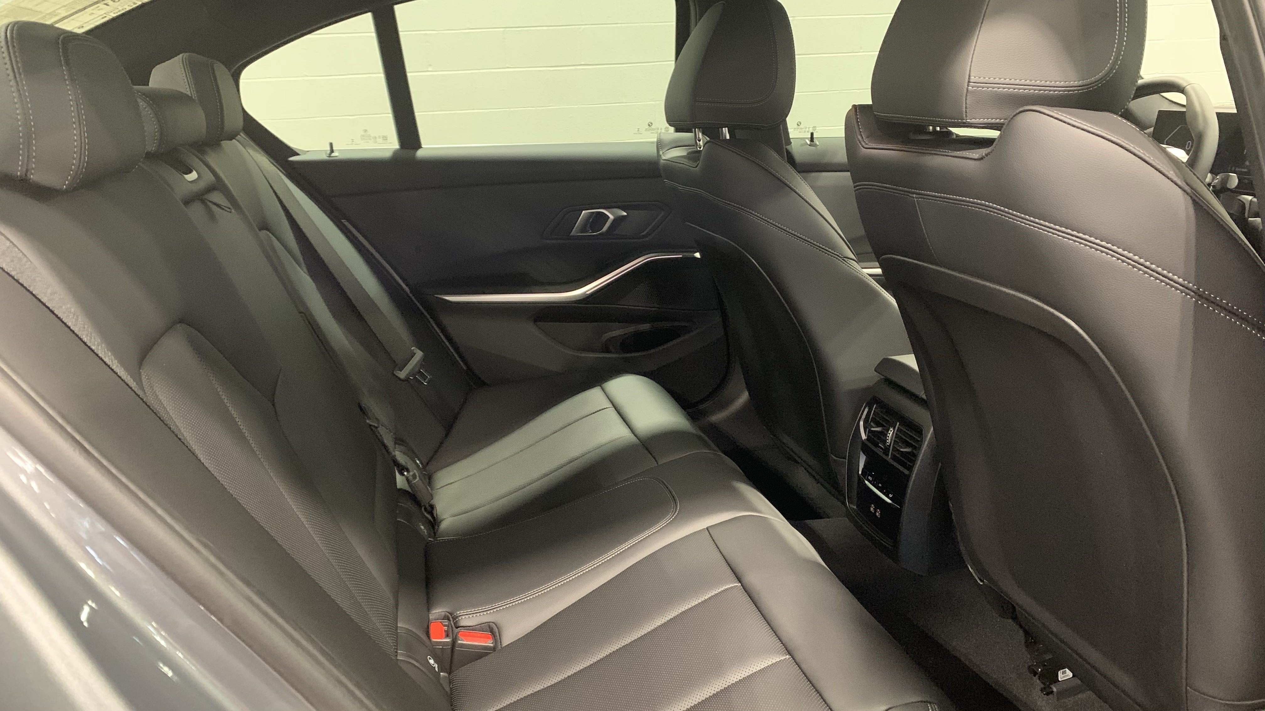 Certified 2025 BMW 330i Sedan w/ Premium Package RWD image 27