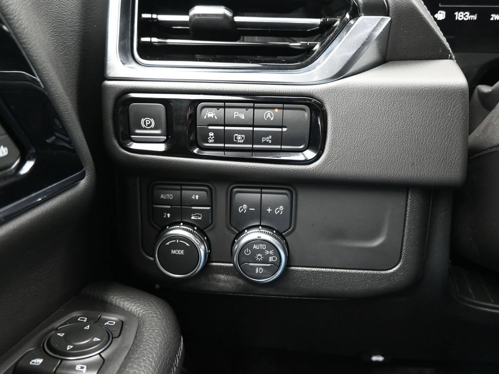 Used 2025 GMC Yukon Denali AWD/4WD image 23