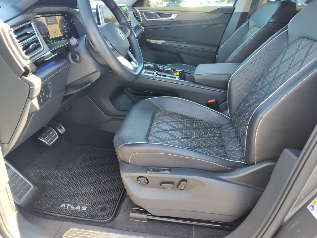 Used 2024 Volkswagen Atlas SEL Premium R-Line AWD/4WD image 10