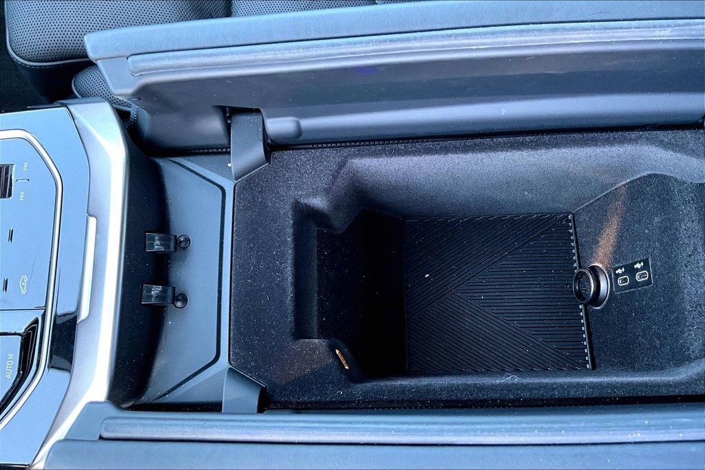 Used 2024 BMW 740i image 31