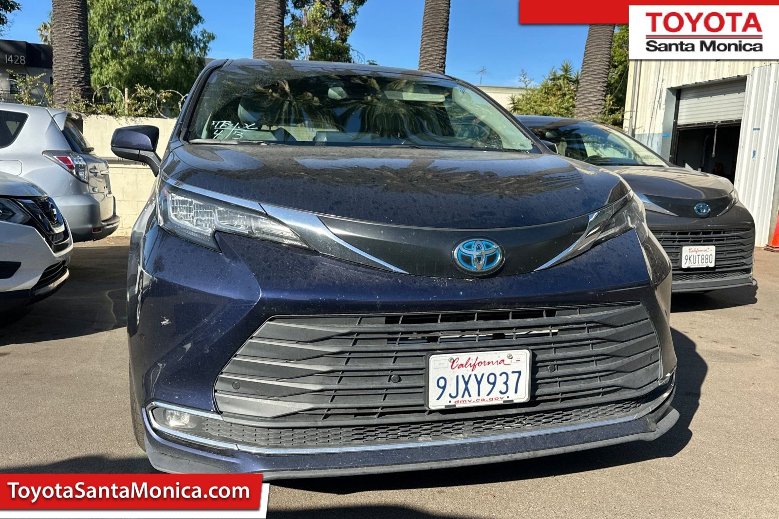 Used 2022 Toyota Sienna XLE FWD image 1