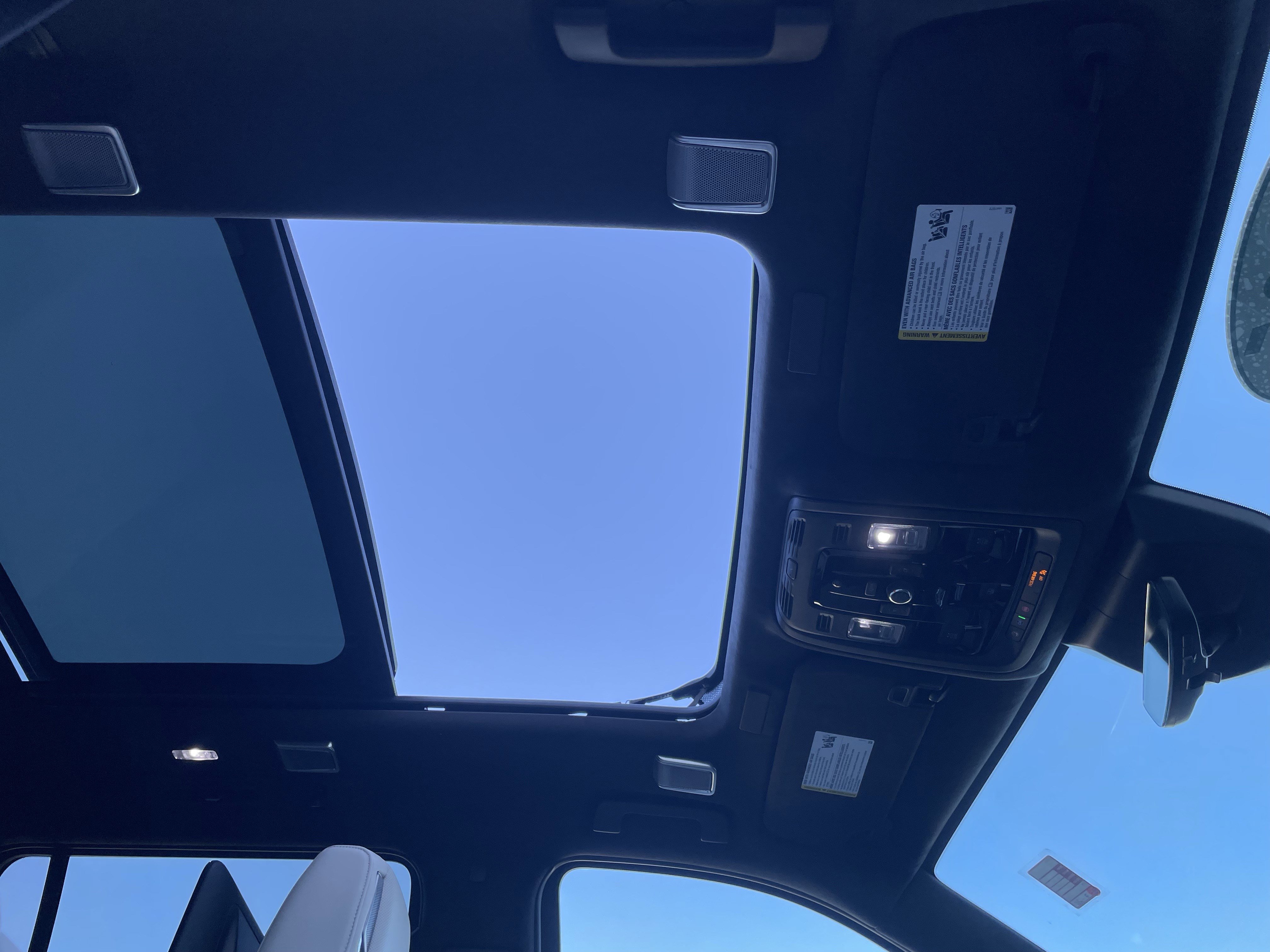 Used 2025 Cadillac Escalade Sport Platinum w/ LPO, ONYX Package image 17