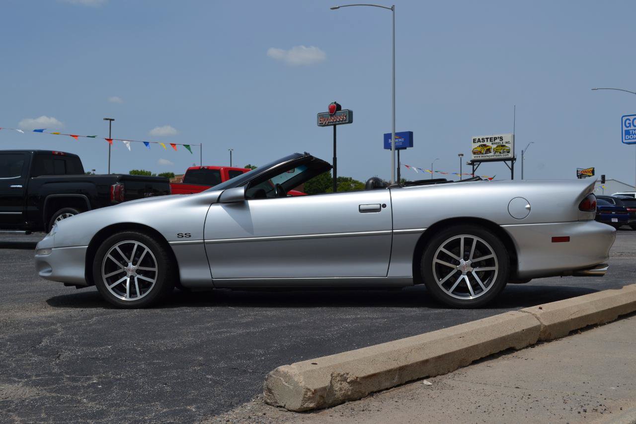 Used 2002 Chevrolet Camaro Z28 w/ SS Performance/Appearance Pkg RWD image 4