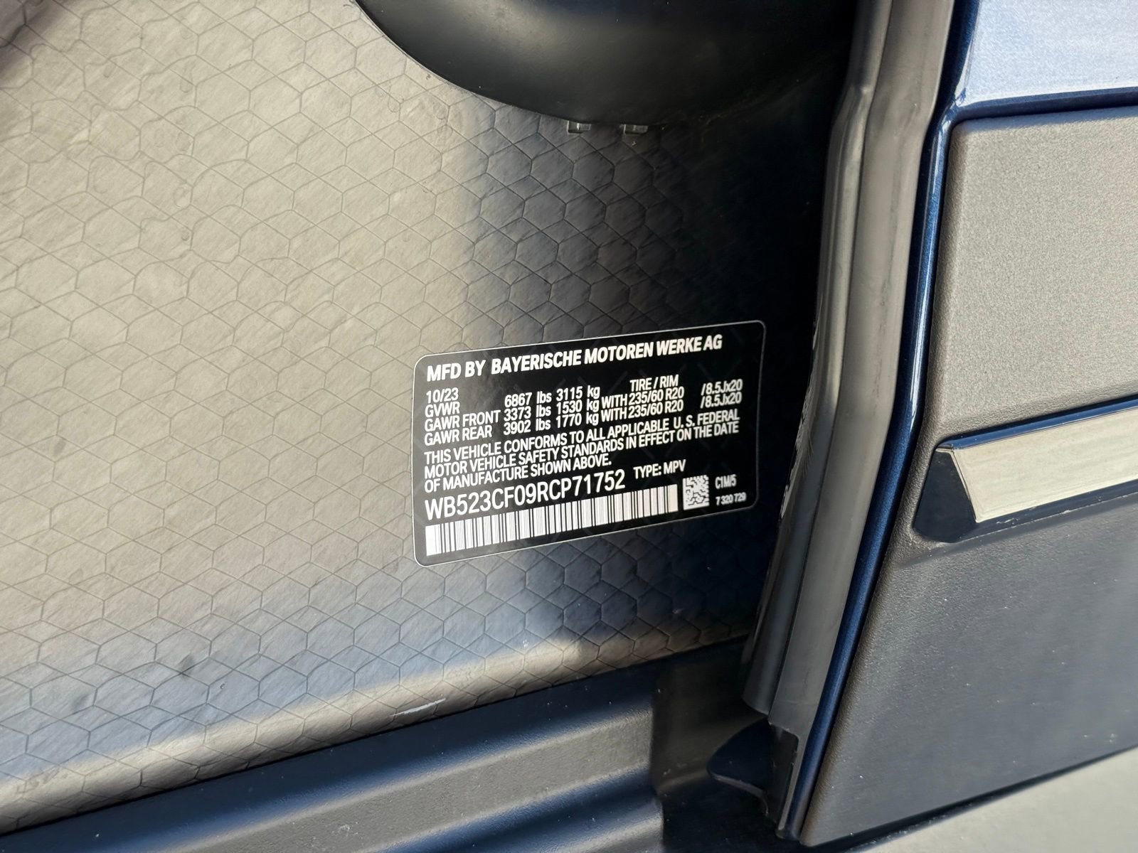 Used 2024 BMW iX xDrive50 w/ Premium Package image 32