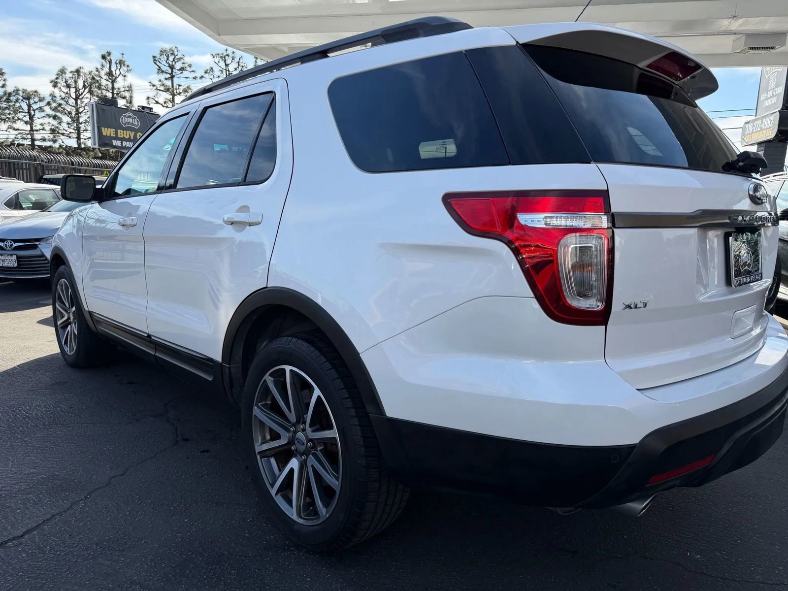 Used 2015 Ford Explorer XLT w/ Equipment Group 202A AWD/4WD image 26