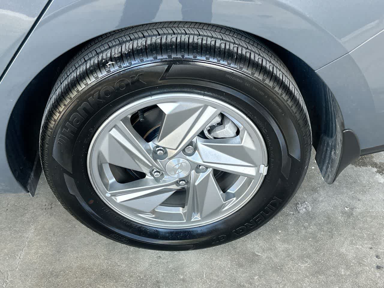 Used 2025 Hyundai Elantra SE FWD image 11