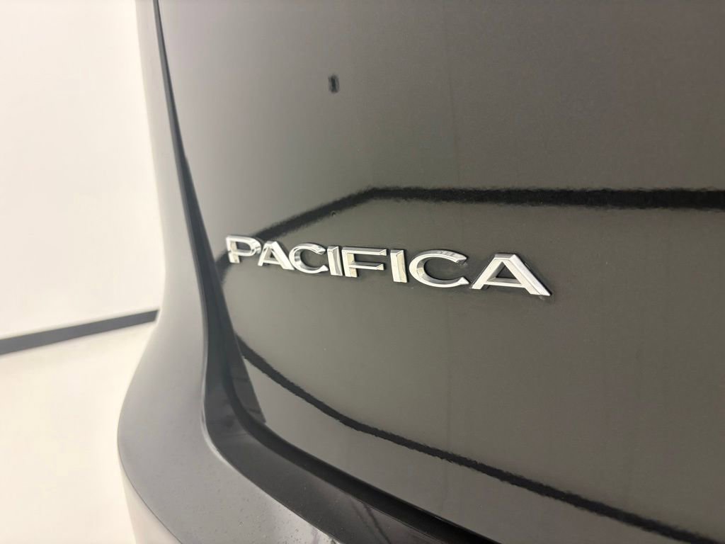 Used 2023 Chrysler Pacifica Touring-L FWD image 24