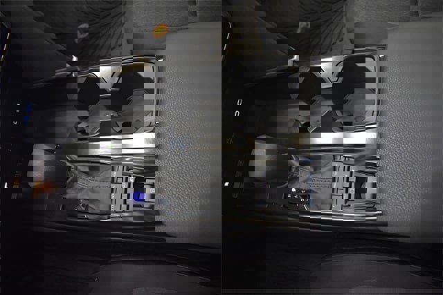 Used 2025 Toyota Camry image 30