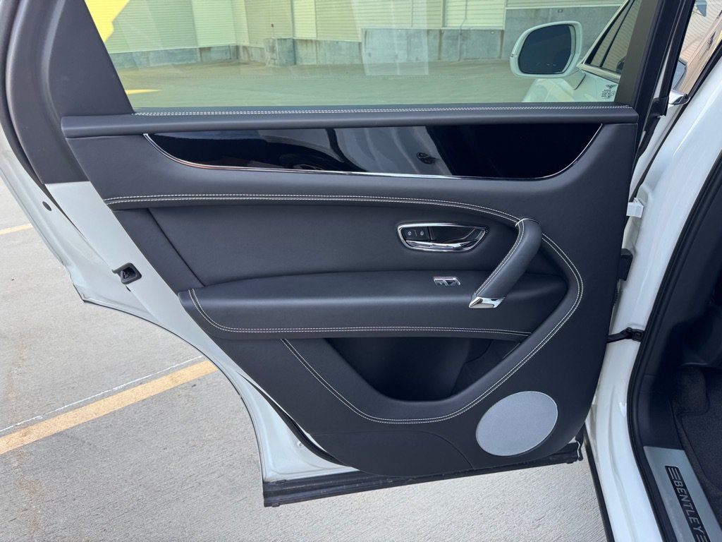 Used 2019 Bentley Bentayga AWD/4WD image 20