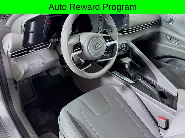 Used 2023 Hyundai Elantra SEL image 11