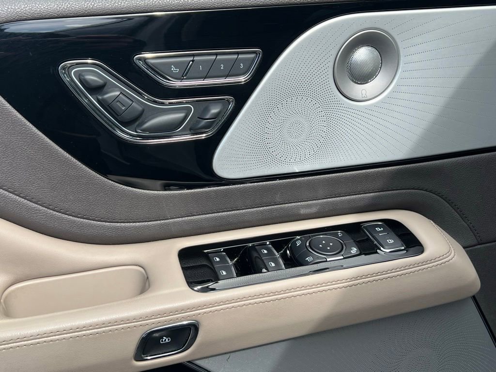 Used 2020 Lincoln Aviator Reserve w/ Equipment Group 202A image 26