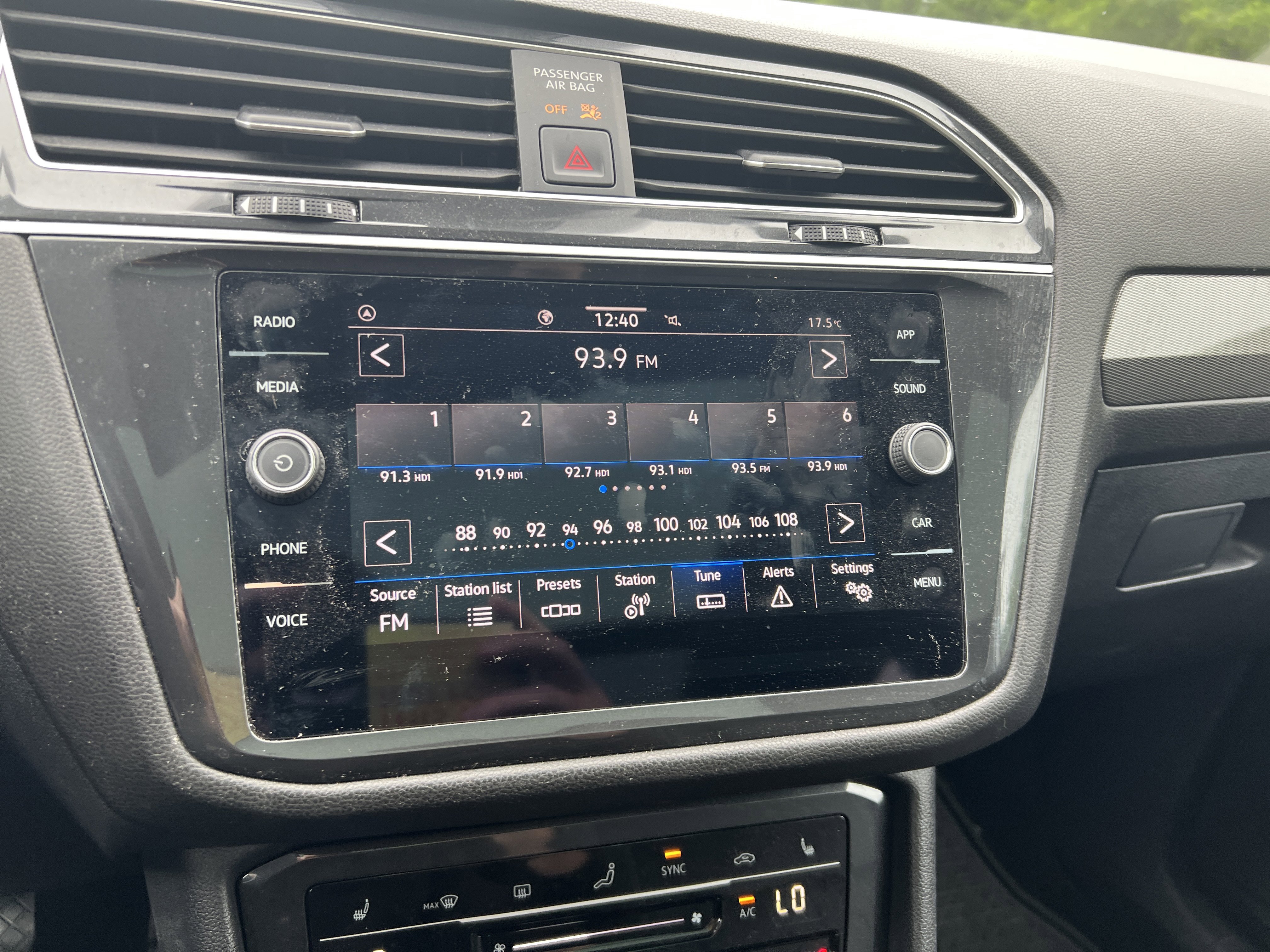 Certified 2023 Volkswagen Tiguan SE FWD image 21
