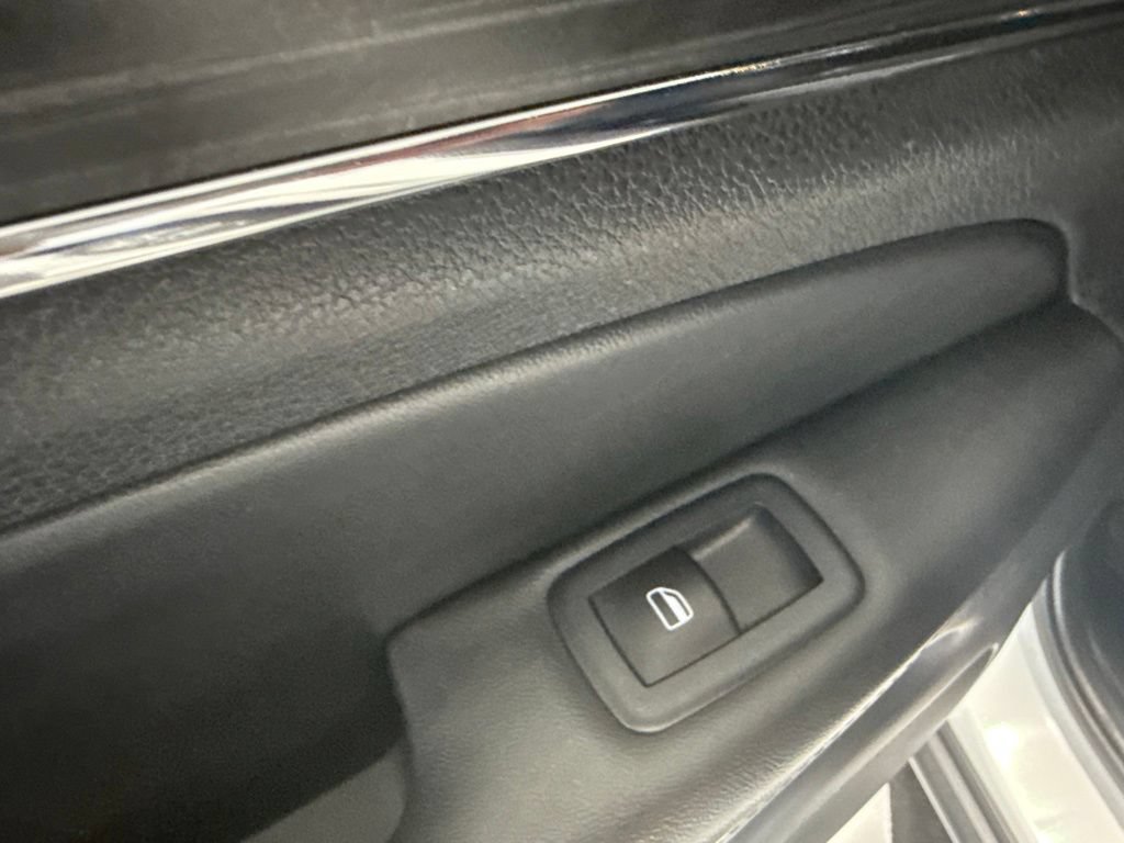 Used 2022 Jeep Grand Cherokee Limited AWD/4WD image 16