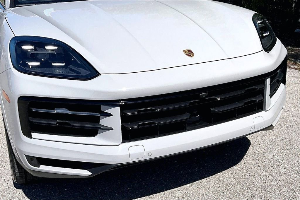 Used 2024 Porsche Cayenne Coupe image 11