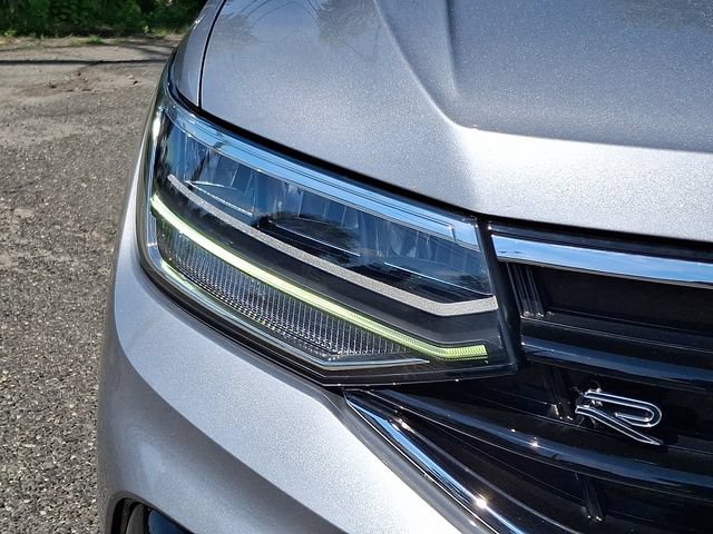 Used 2022 Volkswagen Tiguan SE R-Line AWD/4WD image 9