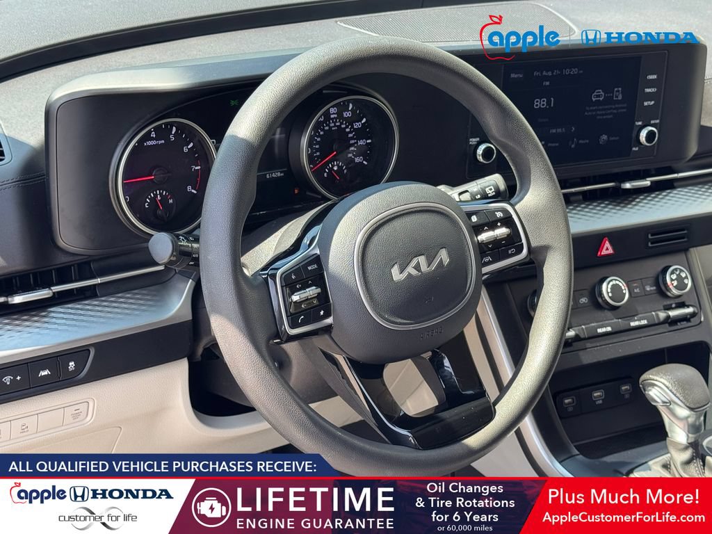Used 2023 Kia Carnival LX FWD image 10