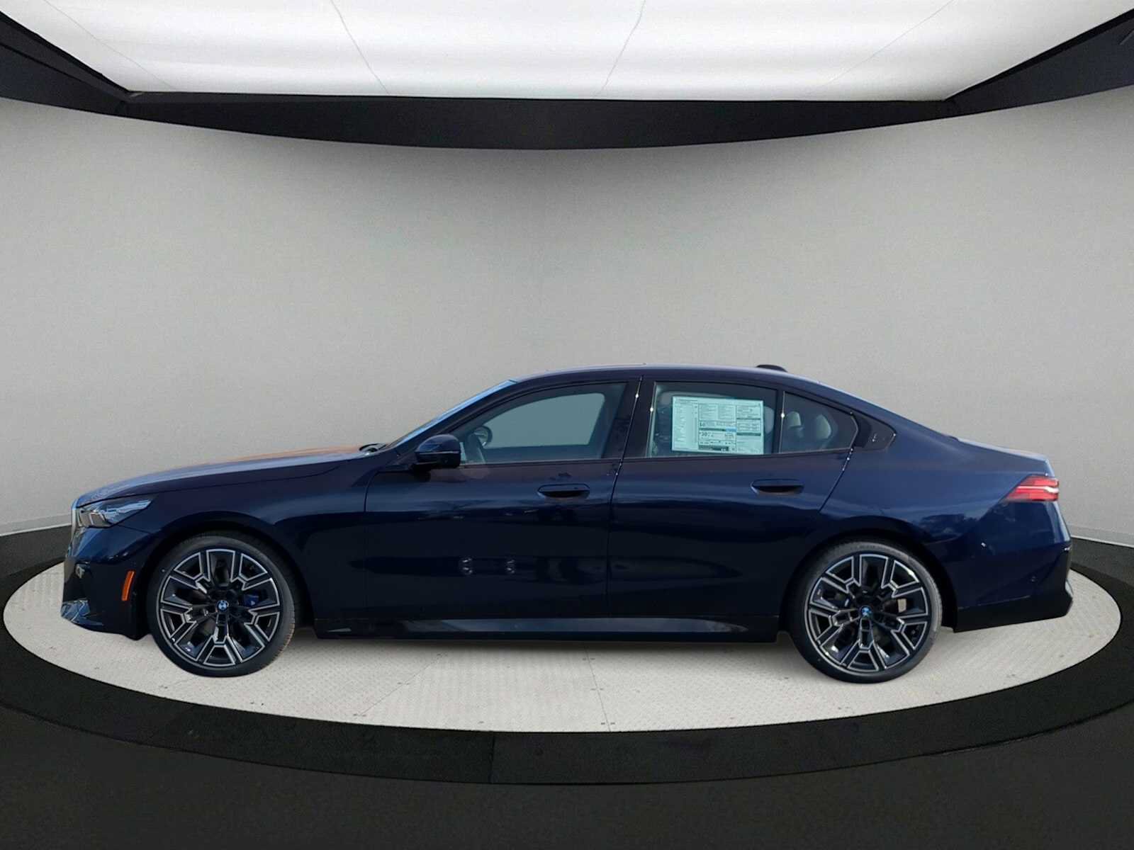 Used 2026 BMW 530i xDrive w/ M Sport Package AWD/4WD image 5