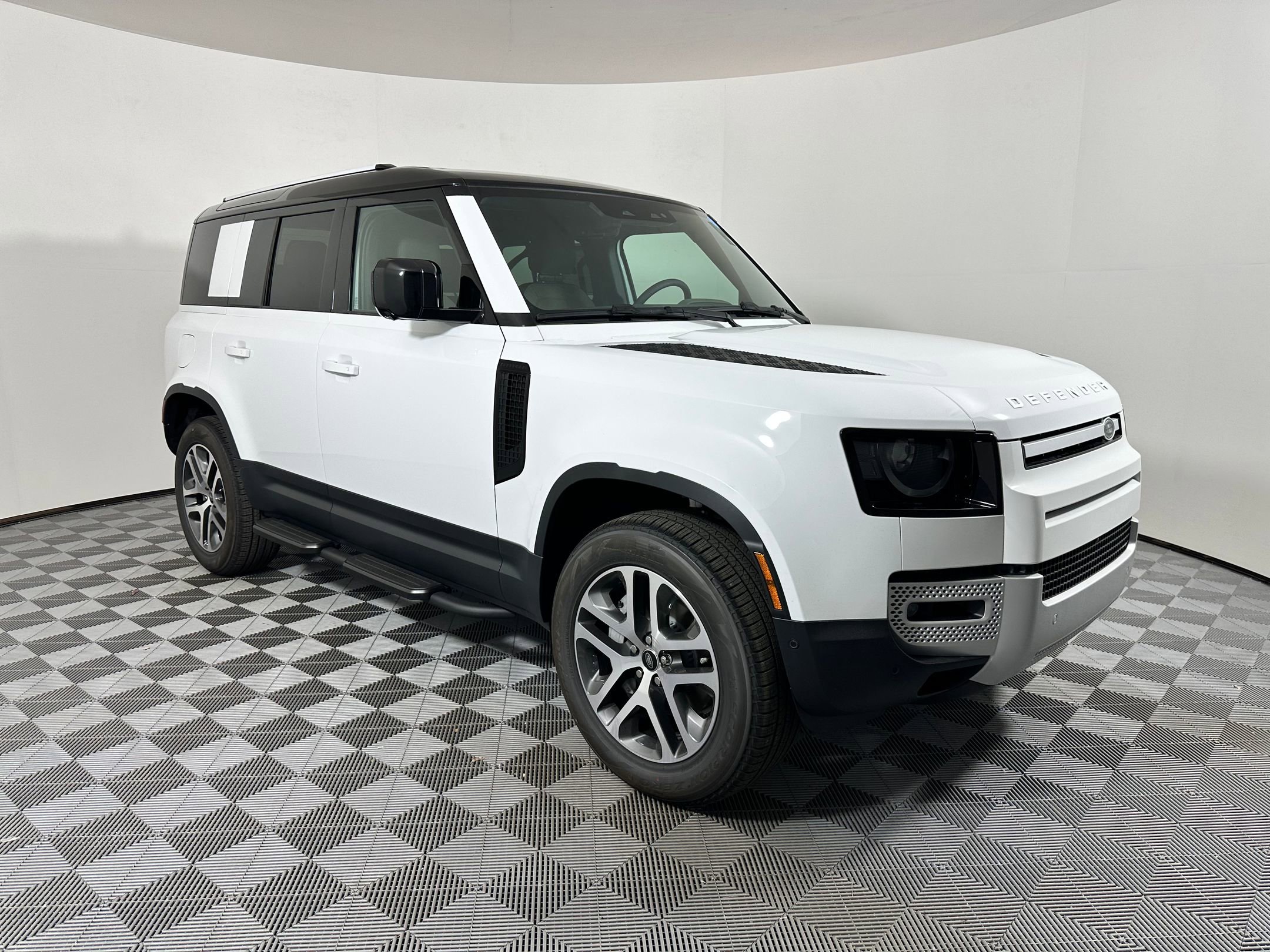 New 2025 Land Rover Defender 110 S image 6