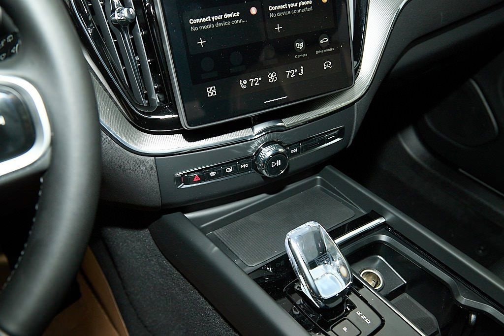 New 2026 Volvo XC60 T8 Ultra w/ Climate Package image 16