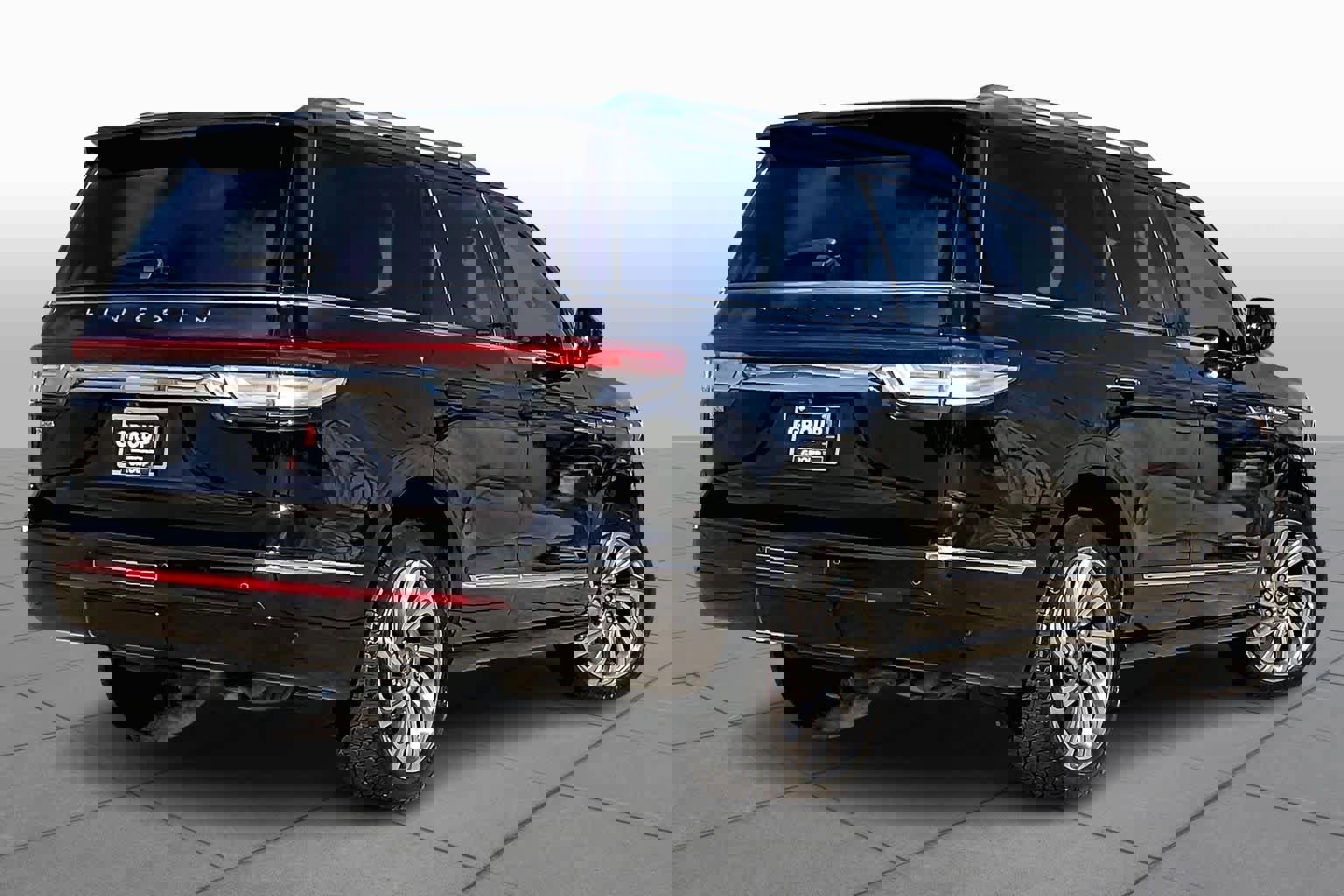 Used 2023 Lincoln Navigator Reserve image 10