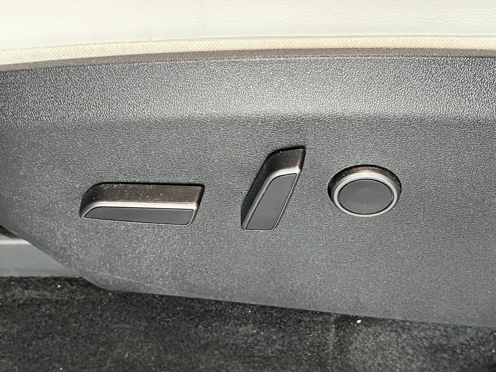 Used 2023 Tesla Model Y Long Range AWD/4WD image 17