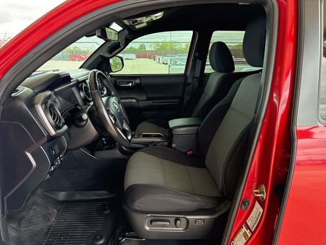 Used 2020 Toyota Tacoma TRD Off-Road w/ Technology Package image 13
