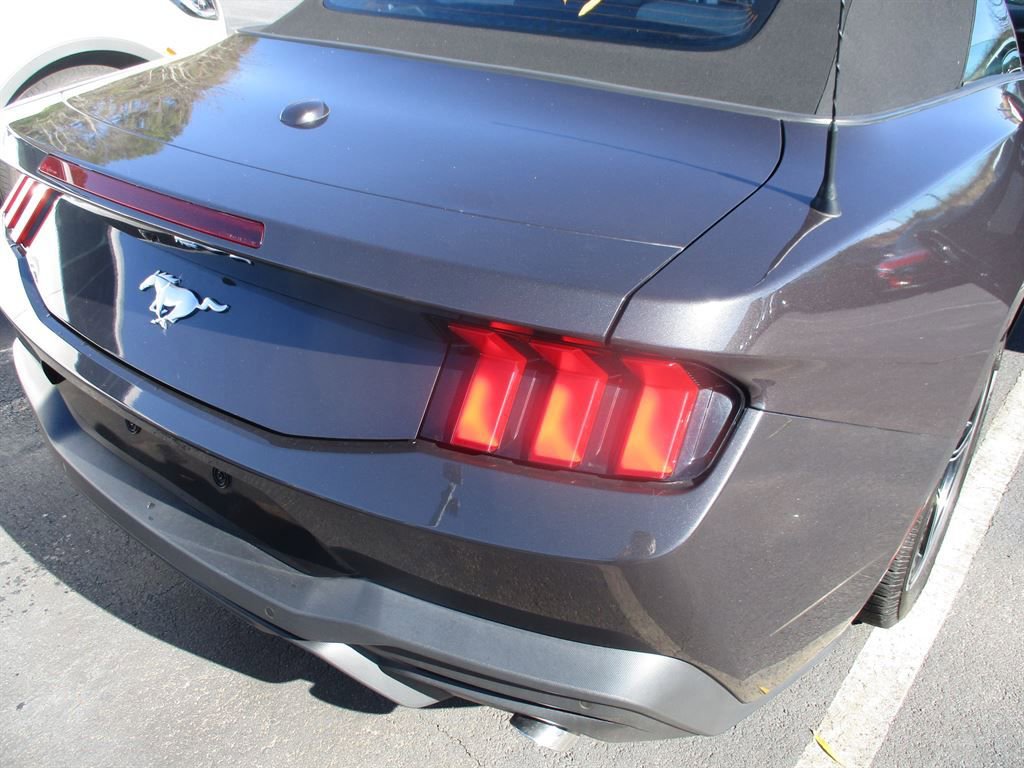 Used 2024 Ford Mustang Convertible image 20