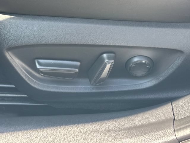 Used 2023 Toyota Prius XLE FWD image 17