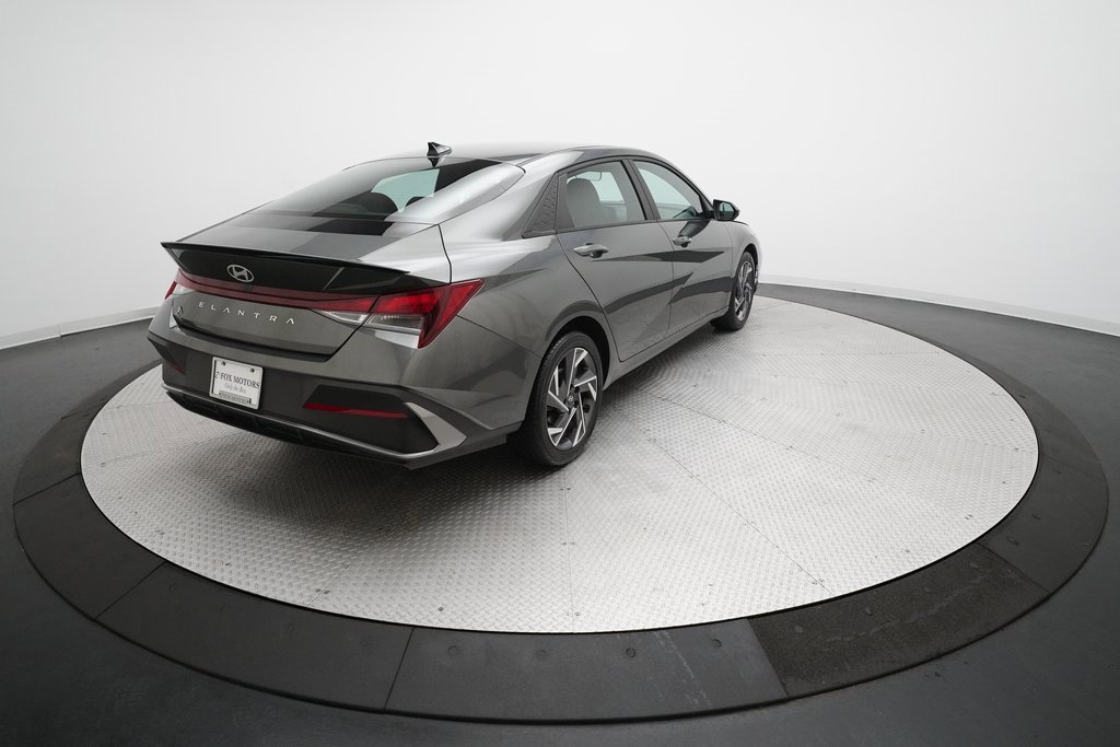 Used 2025 Hyundai Elantra Sport image 35