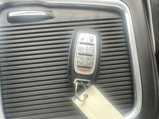 Used 2019 Chrysler Pacifica Limited w/ S Appearance Package FWD image 36