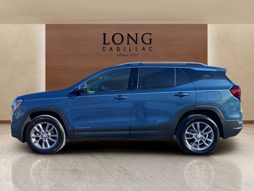 Used 2024 GMC Terrain SLT w/ Tech Package image 2