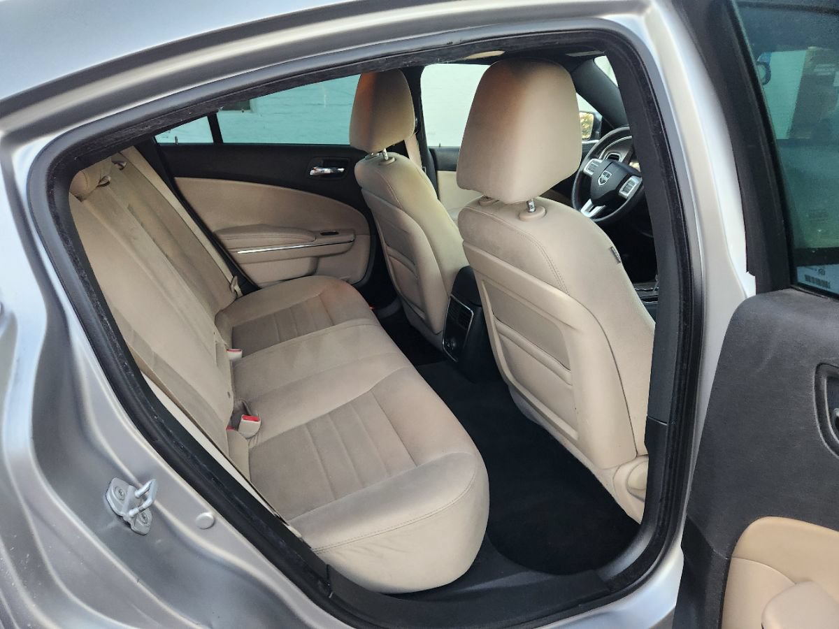 Used 2011 Dodge Charger SE RWD image 13